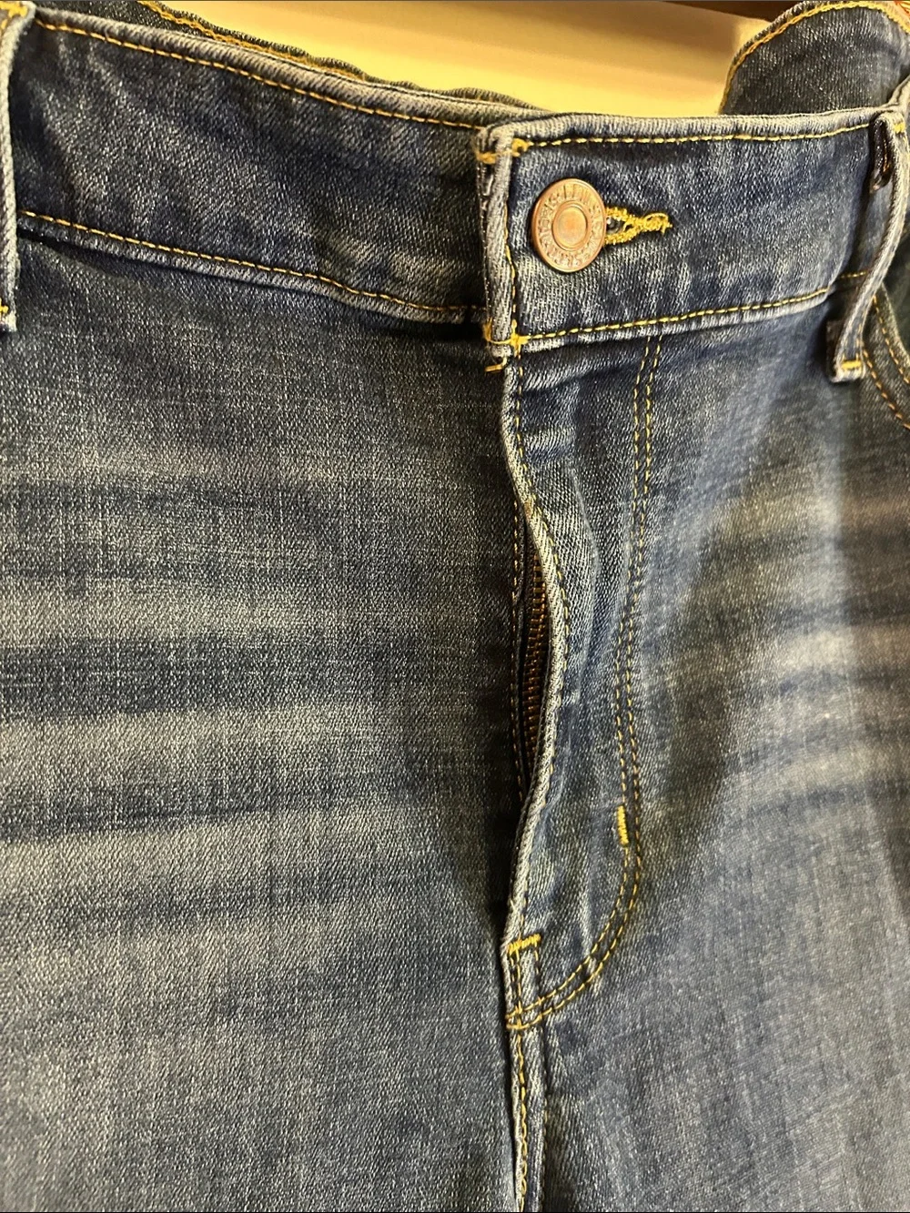 Levi's Women’s Dark Blue Skinny Jeans with Light Distressing